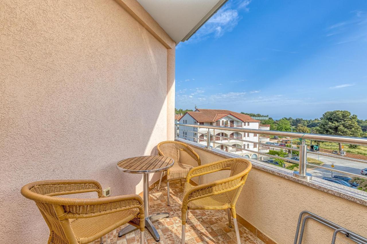 Sunrise Apartments Rovigno Esterno foto