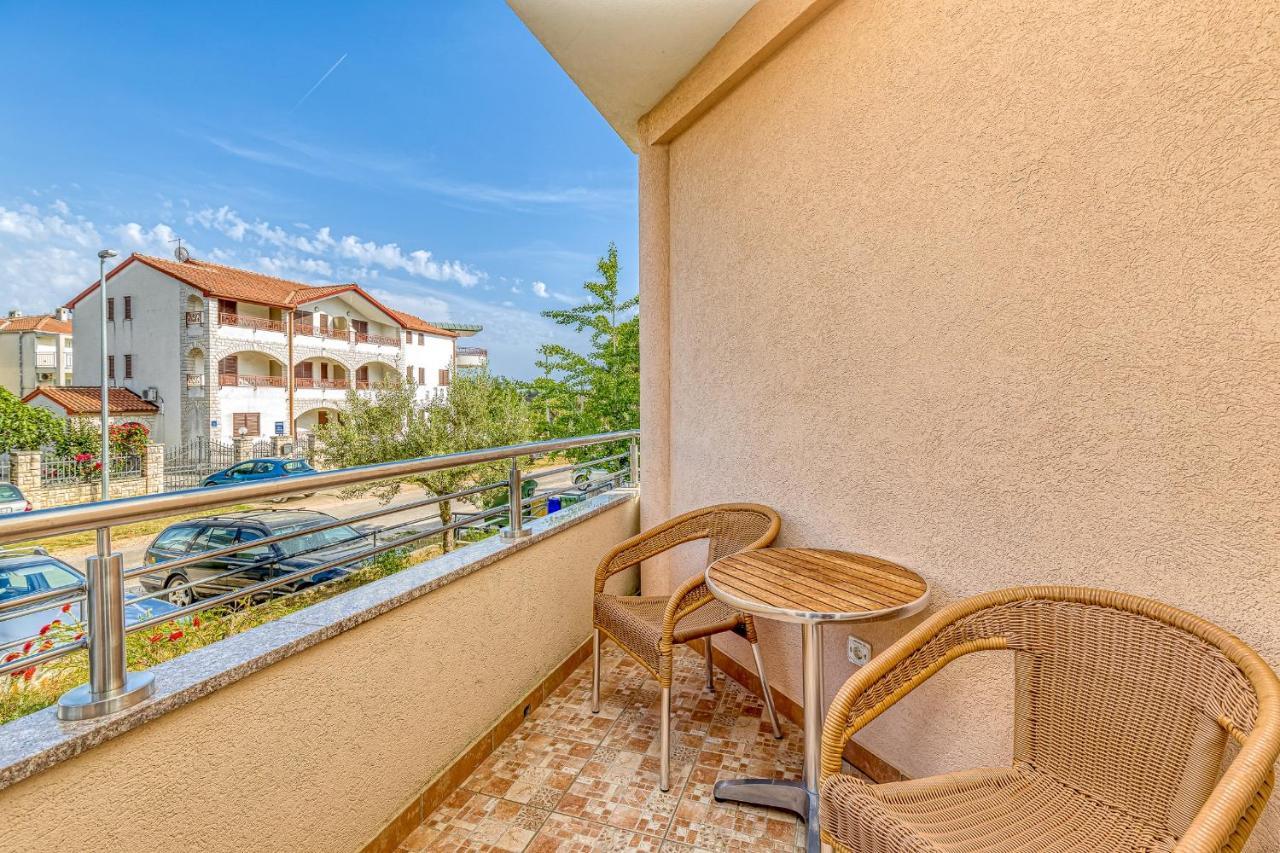 Sunrise Apartments Rovigno Esterno foto