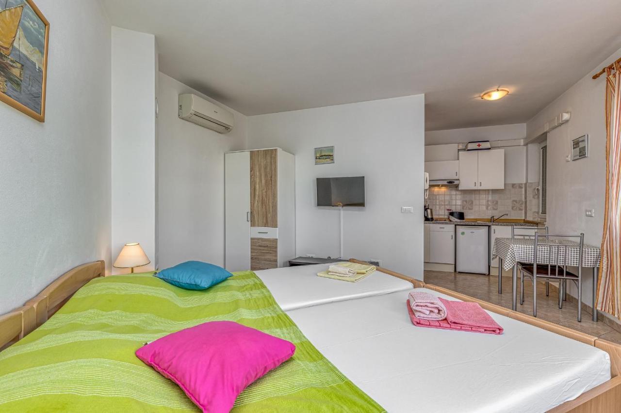 Sunrise Apartments Rovigno Esterno foto